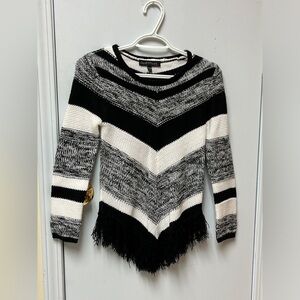Young Girls Strip Black & White Knit Sweater 10-12 M  Used Excellent Condition